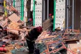 Фото: Один человек погиб, шестеро пострадали при обрушение строительных лесов в Минске Фото: Один человек погиб, шестеро пострадали при обрушение строительных лесов в Минске