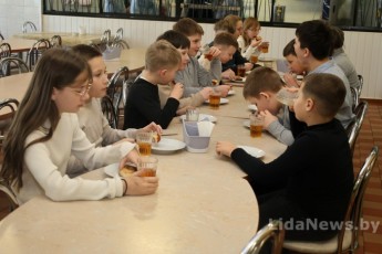 Фото: В Берёзовской школе №3 проверили, чем и как кормят учеников Фото: В Берёзовской школе №3 проверили, чем и как кормят учеников