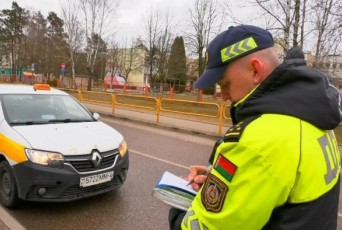 Фото: По 10 апреля ГАИ проводит республиканское профилактическое мероприятие в отношении водителей такси Фото: По 10 апреля ГАИ проводит республиканское профилактическое мероприятие в отношении водителей такси