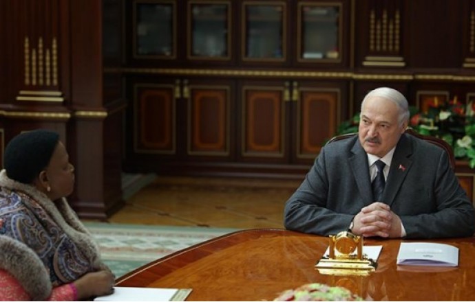 Фото: Александр Лукашенко предложил Зимбабве трехсторонний проект с Мозамбиком по строительству морского порта Фото: Александр Лукашенко предложил Зимбабве трехсторонний проект с Мозамбиком по строительству морского порта