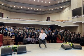 Фото: Лидчину посетил общественный деятель, мотивационный спикер, член паралимпийской сборной Беларуси по плаванию Алексей Талай Фото: Лидчину посетил общественный деятель, мотивационный спикер, член паралимпийской сборной Беларуси по плаванию Алексей Талай