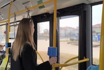 Фото: В городских автобусах Лиды звучат комплименты в адрес женщин Фото: В городских автобусах Лиды звучат комплименты в адрес женщин